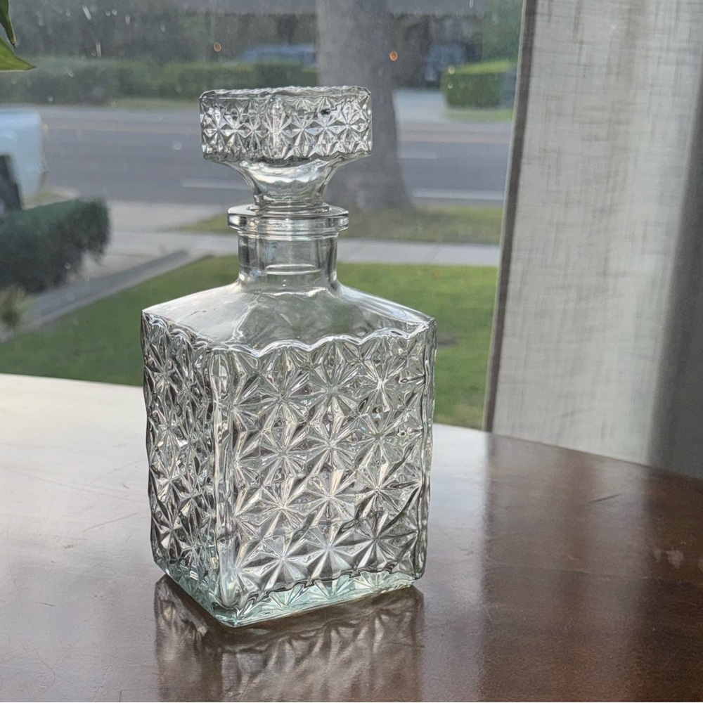 Elegant Clear Glass Decanter